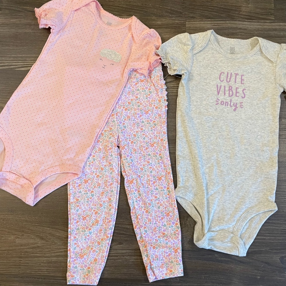 Baby Girls  Top & Bottom Set 3 Piece Set-Just One You By Carter's  24M. Cute!